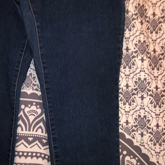 No Boundaries Medium Wash Jeggings - Picture 3 of 5